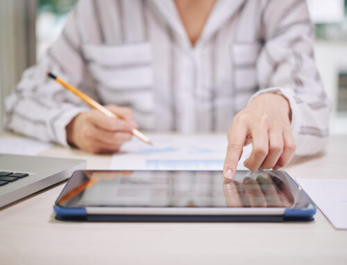 Perbandingan Metode Pencatatan Laporan Keuangan Manual vs Digital