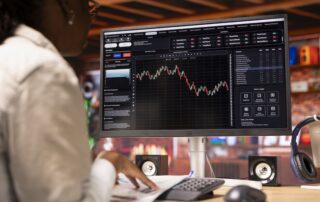 IHSG Menguat di Tengah Rupiah Melemah, Apa yang Sebenarnya Terjadi