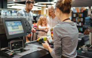 Kasir Kewalahan Bukan Karena Ramai, Tapi Karena Proses Masih Manual Accurate POS Solusinya!
