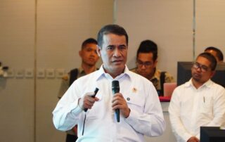 Menteri Pertanian Amran Pastikan Harga Pakan Ayam Terjaga hingga Akhir 2026
