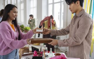 Pantau Penjualan dan Produk Terlaris Lebih Mudah dengan Accurate POS