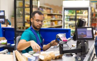 SOP Kasir Toko Ritel Cegah Selisih Kas dan Kesalahan Transaksi dengan Accurate POS